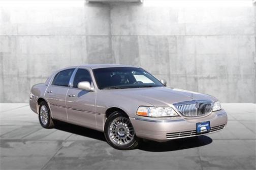 2010 Lincoln Town Car Signature Limited