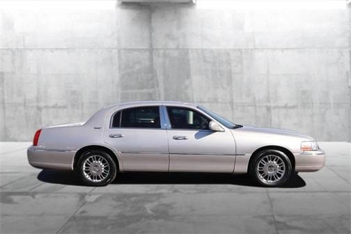2010 Lincoln Town Car Signature Limited