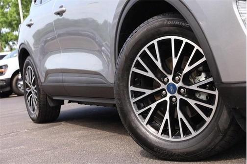 2022 Ford Escape PHEV Titanium