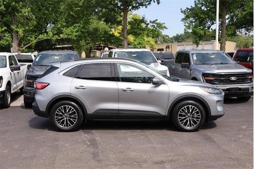 2022 Ford Escape PHEV Titanium
