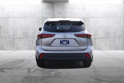 Celestial Silver Metallic 2022 Toyota Highlander XLE