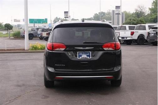 2019 Chrysler Pacifica Touring-L