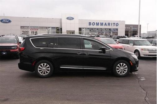 2019 Chrysler Pacifica Touring-L