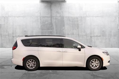 2021 Chrysler Voyager LXI