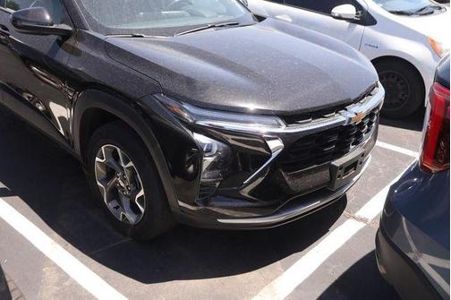 Black Metallic 2025 Chevrolet Trax LT