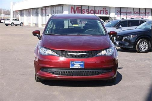 2023 Chrysler Voyager LX