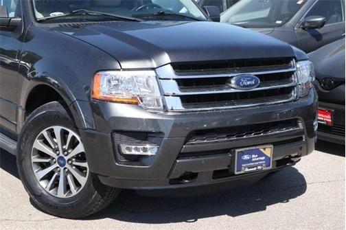 Photo 3 of 35 of 2017 Ford Expedition XLT