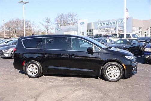 2025 Chrysler Pacifica Select