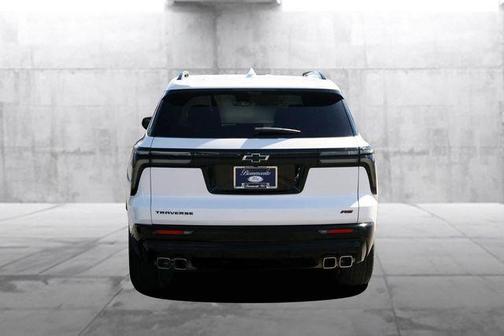 Iridescent Pearl Tricoat 2024 Chevrolet Traverse RS