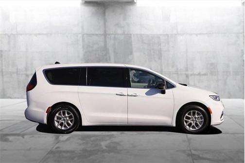 2024 Chrysler Pacifica Touring-L