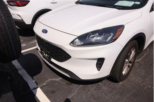 Oxford White 2022 Ford Escape SE