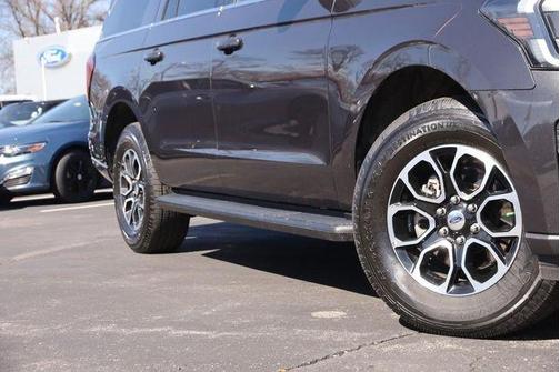 Dark Matter Gray Metallic 2024 Ford Expedition Max XLT