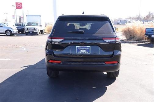 2024 Jeep Grand Cherokee Laredo