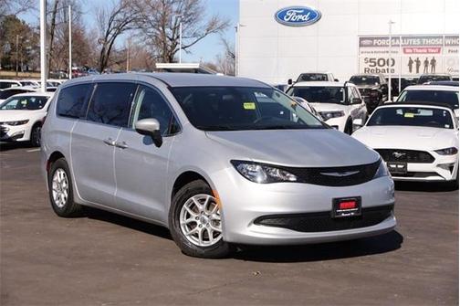 2022 Chrysler Voyager LX
