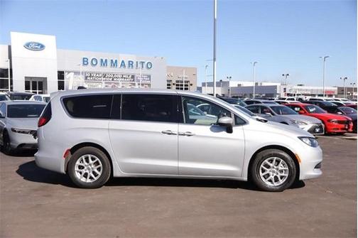 2022 Chrysler Voyager LX