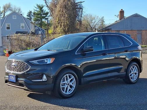 Green Metallic 2023 Ford Edge SEL