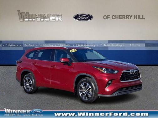 Maroon 2022 Toyota Highlander XLE