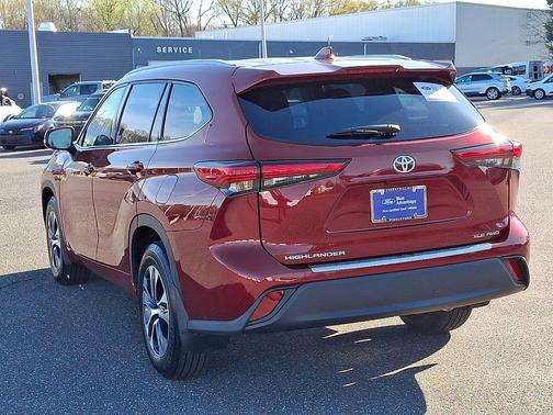 Maroon 2022 Toyota Highlander XLE