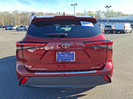 Maroon 2022 Toyota Highlander XLE