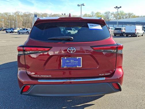 Maroon 2022 Toyota Highlander XLE