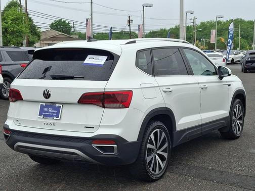 Pure White 2022 Volkswagen Taos 1.5T SE