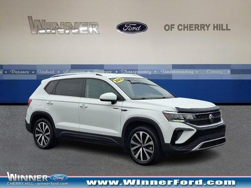 Pure White 2022 Volkswagen Taos 1.5T SE