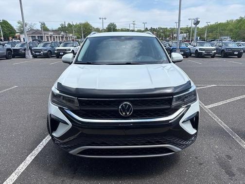Pure White 2022 Volkswagen Taos 1.5T SE