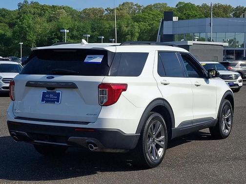 White Metallic 2023 Ford Explorer XLT