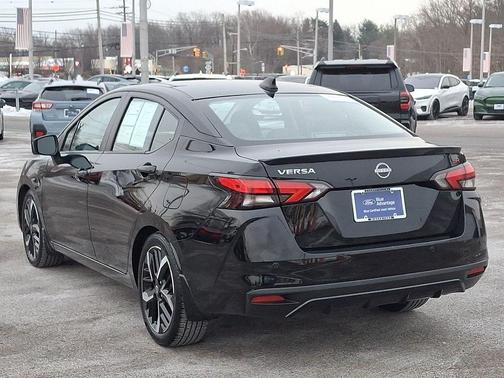 2023 Nissan Versa 1.6 SR