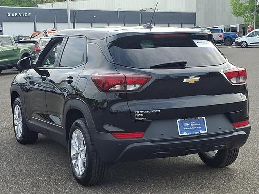 Mosaic Black Metallic 2022 Chevrolet Trailblazer LS