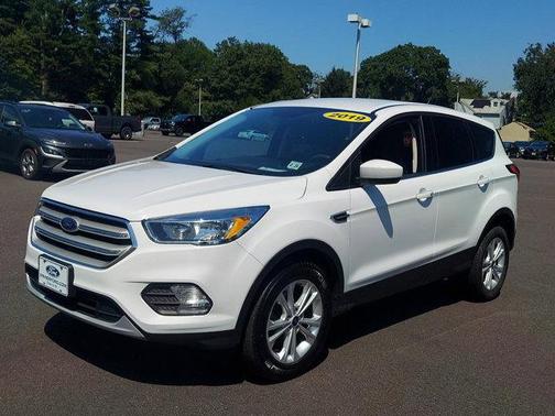 Photo 3 of 29 of 2019 Ford Escape SE
