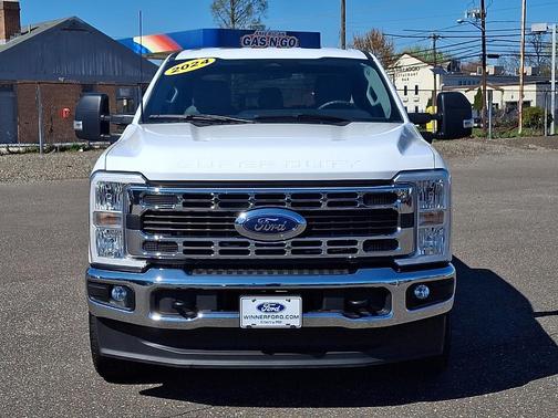 Oxford White 2024 Ford F-250 XLT