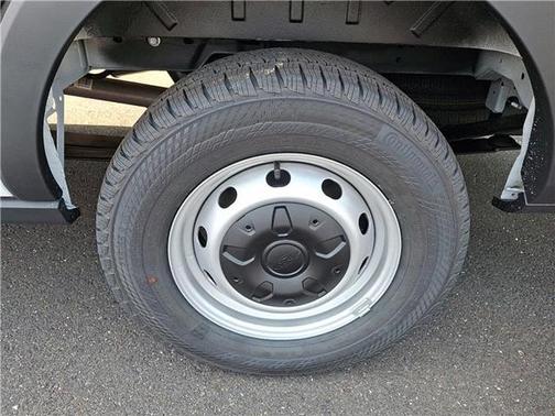 2025 Ford Transit-250 148 WB Medium Roof Cargo