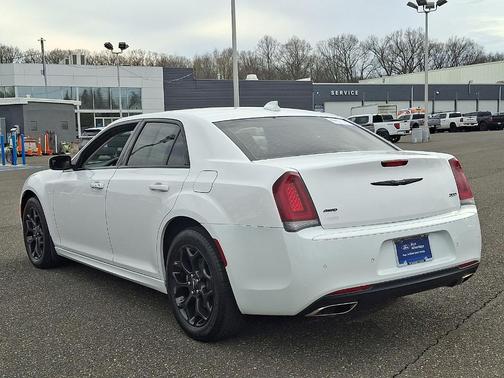 2023 Chrysler 300 Touring L