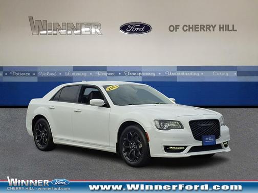 2023 Chrysler 300 Touring L