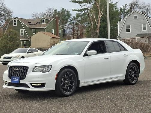 2023 Chrysler 300 Touring L