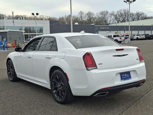 2023 Chrysler 300 Touring L