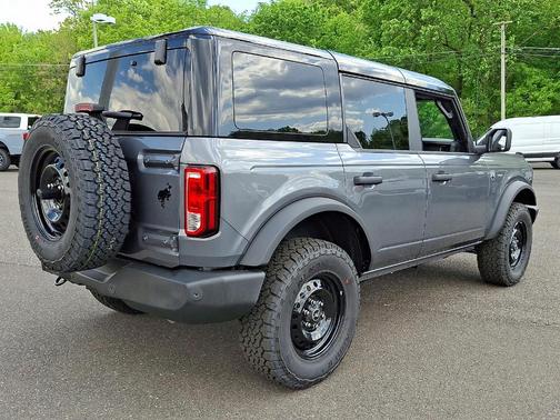 Carbonized Gray Metallic 2026 Ford Bronco Big Bend
