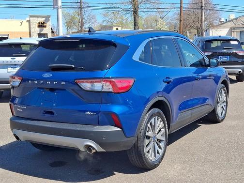 2022 Ford Escape Titanium