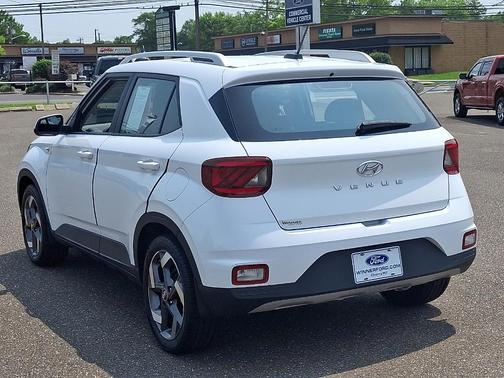 2023 Hyundai VENUE SEL