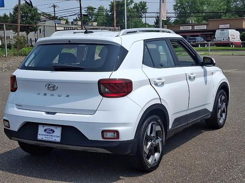 2023 Hyundai VENUE SEL