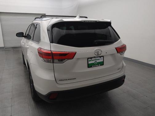 Blizzard Pearl 2019 Toyota Highlander XLE