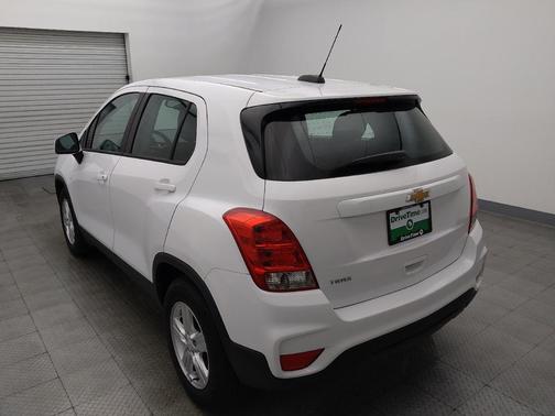 Summit White 2020 Chevrolet Trax LS
