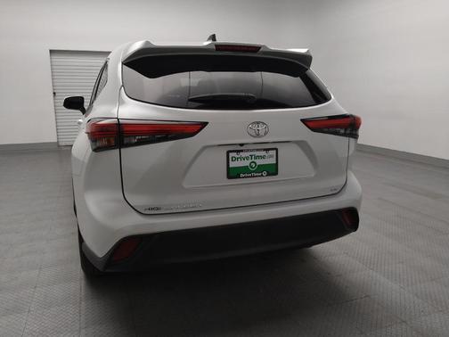 2022 Toyota Highlander LE
