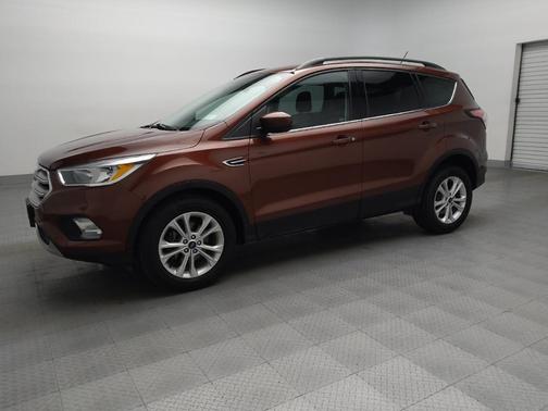 Red 2018 Ford Escape SE