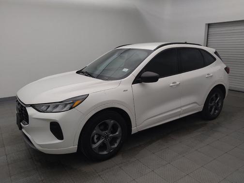 Star White Metallic Tri-Coat 2023 Ford Escape ST-Line