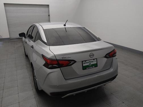 Brilliant Silver Metallic 2025 Nissan Versa 1.6 S