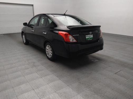 Super Black 2019 Nissan Versa 1.6 SV