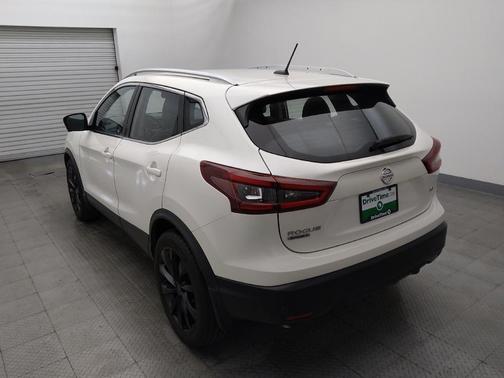 Pearl White Tricoat 2022 Nissan Rogue Sport SL