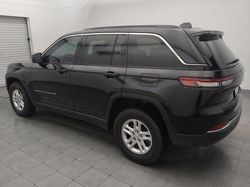 Diamond Black Crystal Pearlcoat 2024 Jeep Grand Cherokee Laredo